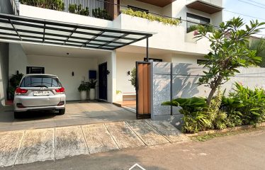 HOUSE FOR SALE – [KEBAYORAN LAMA]