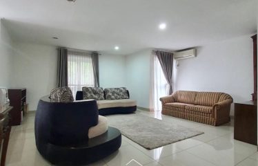 KEBAYORAN BARU – [FOR SALE]: HALAMAN BELAKANG LUAS, LOKASI PREMIUM DAN MULTI AKSES, SIAP HUNI,