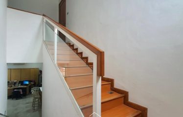 KEBAYORAN BARU – [FOR SALE]: HALAMAN BELAKANG LUAS, LOKASI PREMIUM DAN MULTI AKSES, SIAP HUNI,